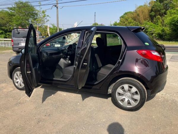 MAZDA DEMIO 2013 - Image 6