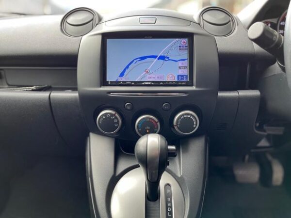 MAZDA DEMIO 2009 - Image 6