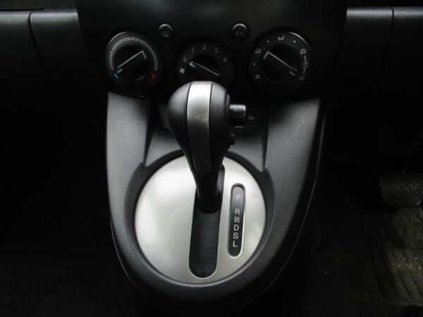 MAZDA DEMIO 2010 - Image 10