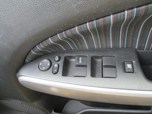 MAZDA DEMIO 2010 - Image 11