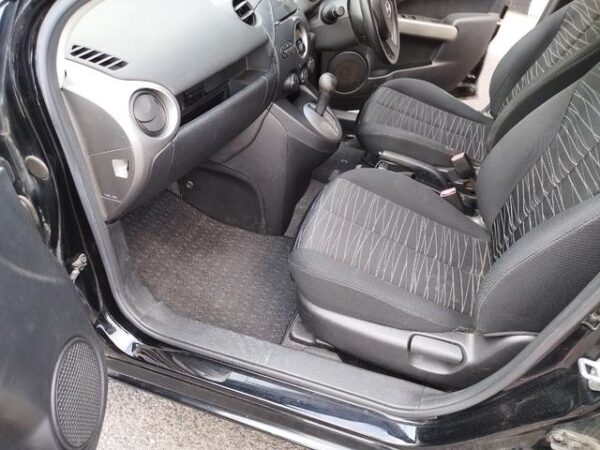 MAZDA DEMIO 2010 - Image 8