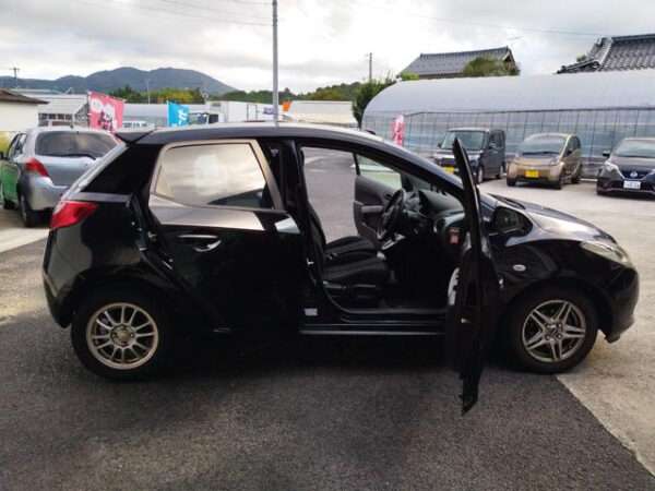 MAZDA DEMIO 2010 - Image 2