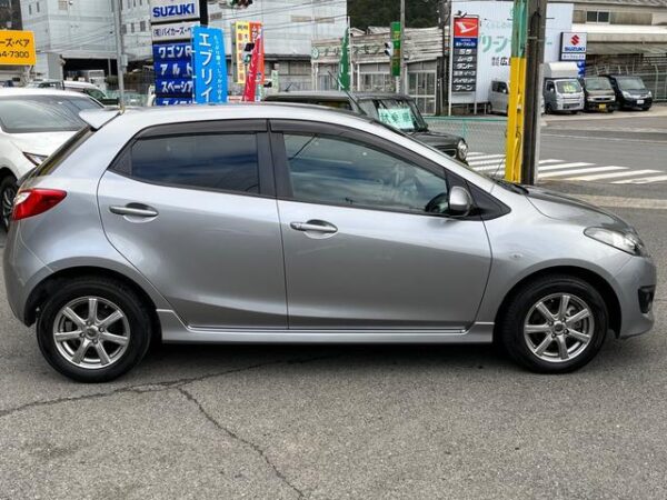 MAZDA DEMIO 2009 - Image 13