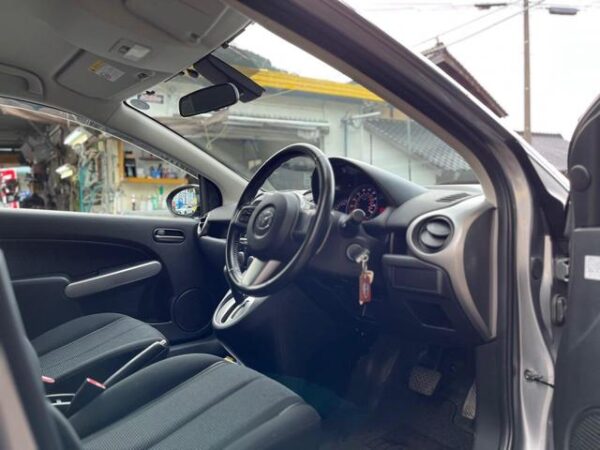 MAZDA DEMIO 2009 - Image 11
