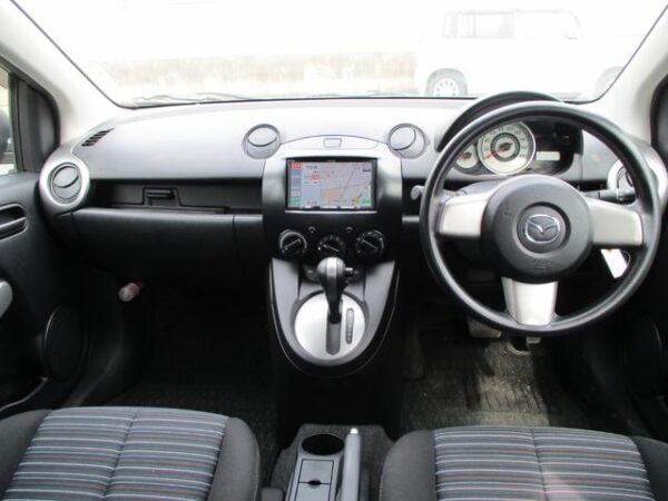 MAZDA DEMIO 2010 - Image 9