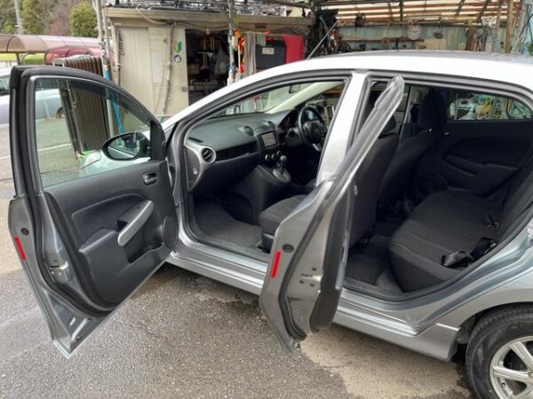 MAZDA DEMIO 2009 - Image 3