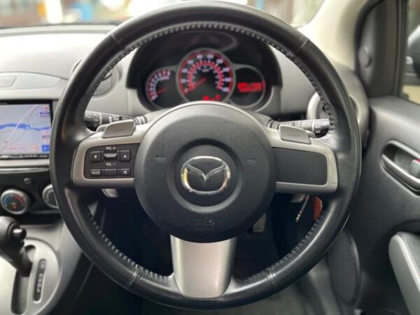 MAZDA DEMIO 2009 - Image 8