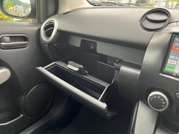 MAZDA DEMIO 2008 - Image 21
