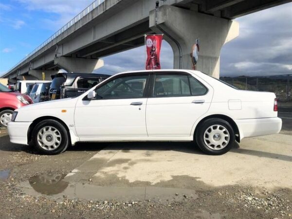 NISSAN BLUEBIRD - Image 5