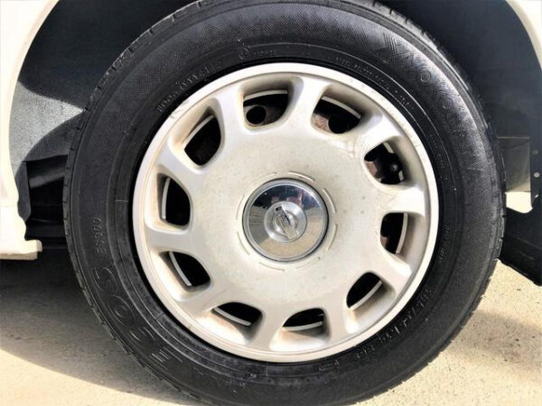 NISSAN BLUEBIRD - Image 9