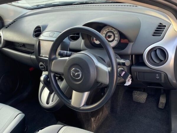 MAZDA DEMIO 2008 - Image 9