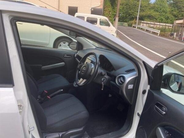 MAZDA DEMIO 2007 - Image 4