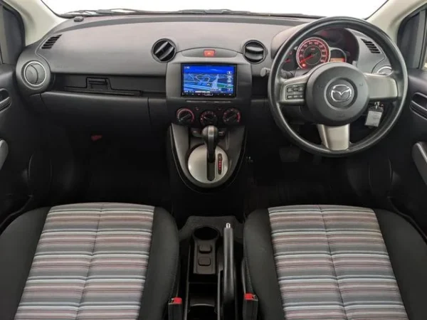 MAZDA DEMIO 2013 - Image 2