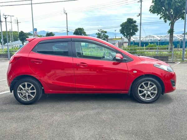MAZDA DEMIO 2013 - Image 10