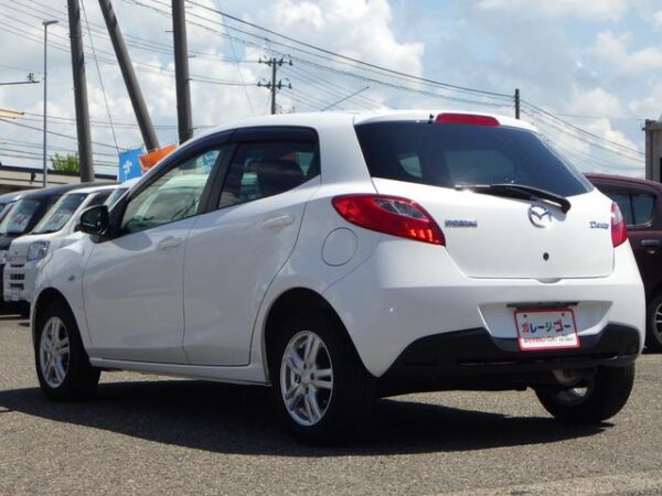 MAZDA DEMIO 2013 - Image 7
