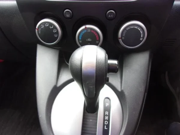 MAZDA DEMIO 2013 - Image 10