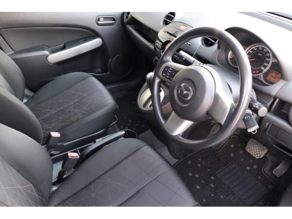 MAZDA DEMIO 2013 - Image 14