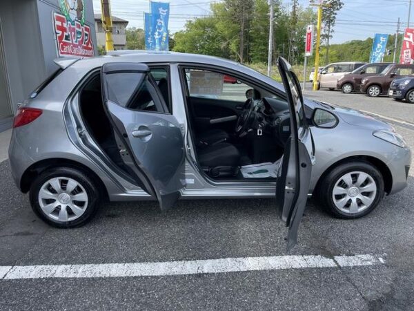 MAZDA DEMIO 2013 - Image 15