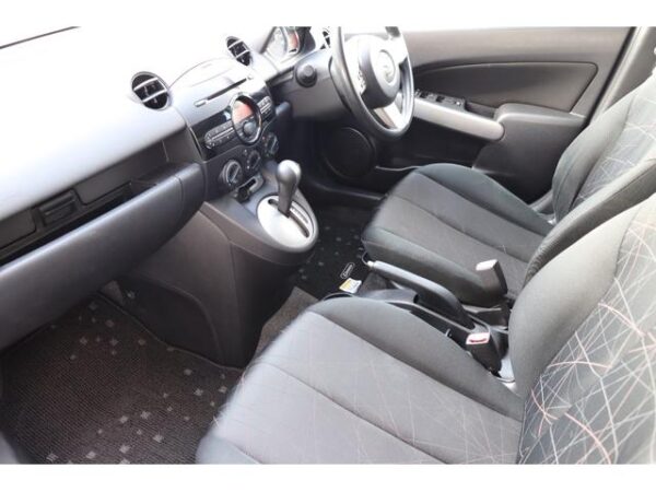 MAZDA DEMIO 2013 - Image 16