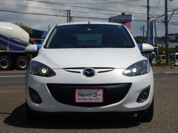 MAZDA DEMIO 2013 - Image 2