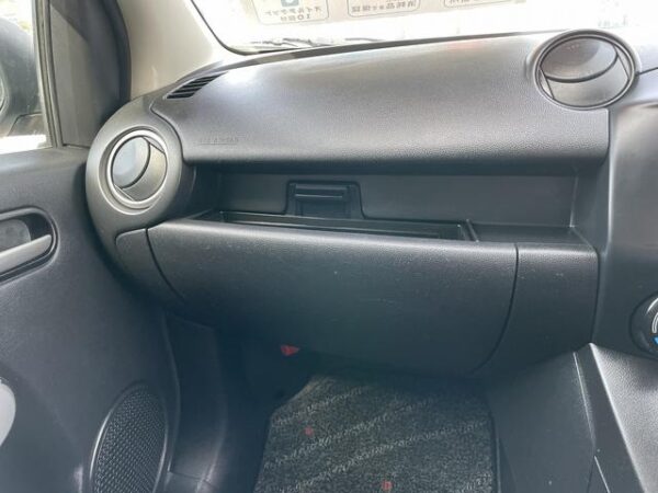 MAZDA DEMIO 2013 - Image 21