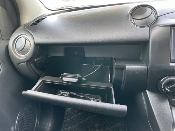 MAZDA DEMIO 2013 - Image 22