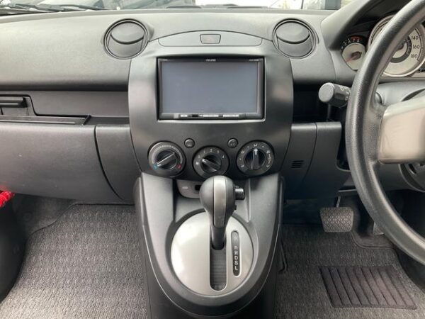 MAZDA DEMIO 2010 - Image 24