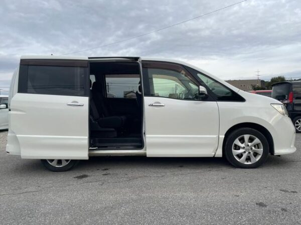 NISSAN SERENA 2013 - Image 5