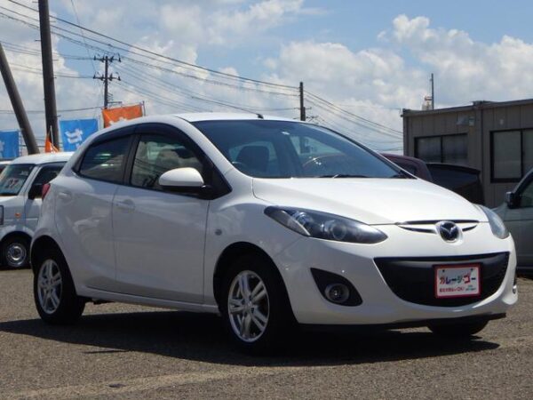 MAZDA DEMIO 2013 - Image 3