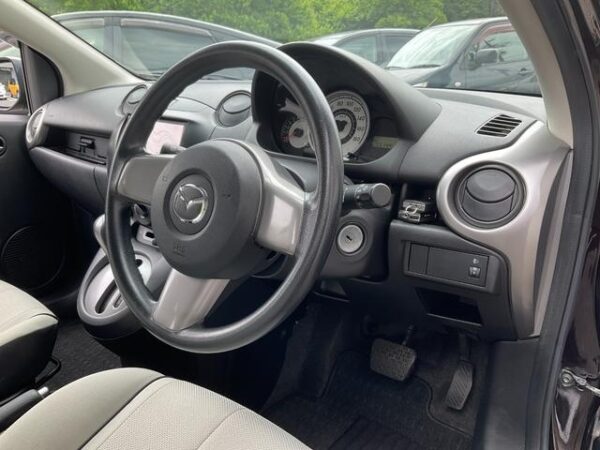 MAZDA DEMIO 2010 - Image 10