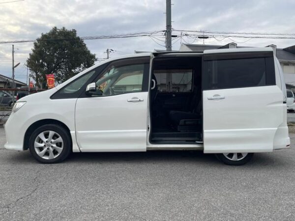 NISSAN SERENA 2013 - Image 7