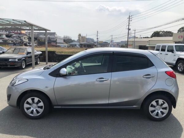 MAZDA DEMIO 2013 - Image 6