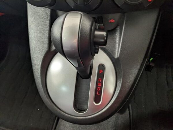 MAZDA DEMIO 2013 - Image 6