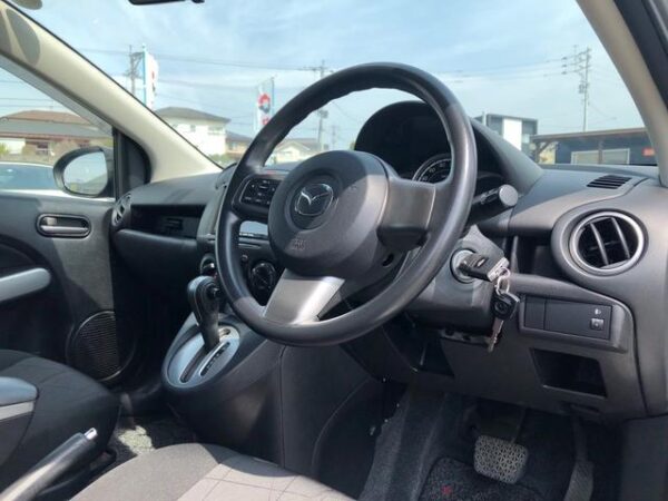 MAZDA DEMIO 2013 - Image 7