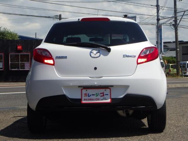 MAZDA DEMIO 2013 - Image 6