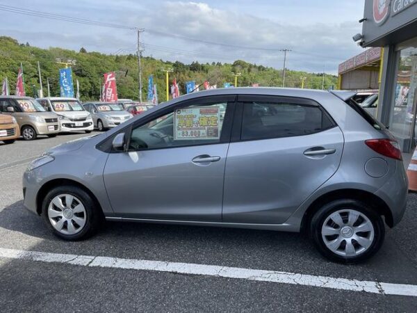 MAZDA DEMIO 2013 - Image 8