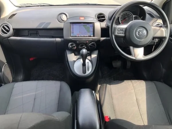 MAZDA DEMIO 2013 - Image 9