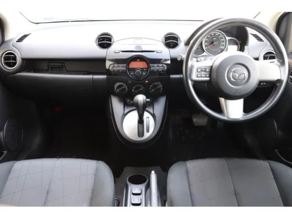 MAZDA DEMIO 2013 - Image 9