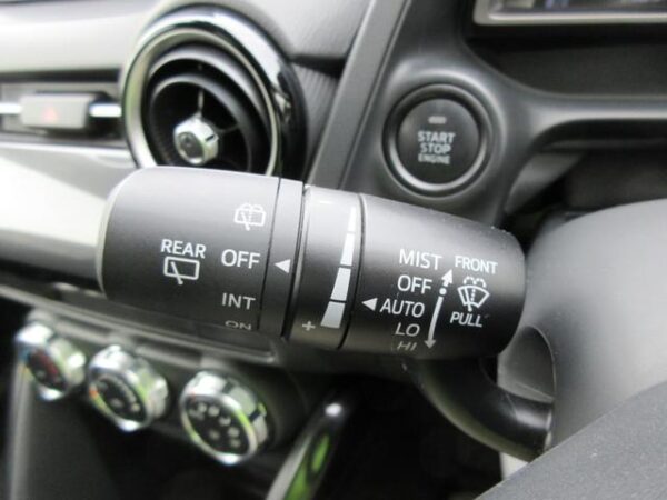 MAZDA DEMIO 2014 - Image 20