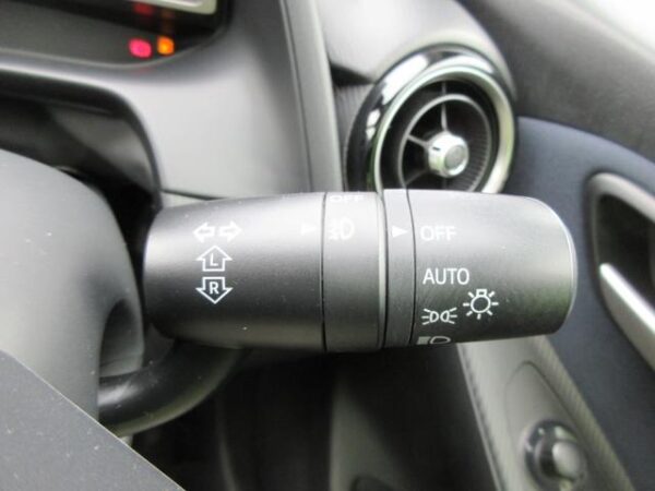 MAZDA DEMIO 2014 - Image 21