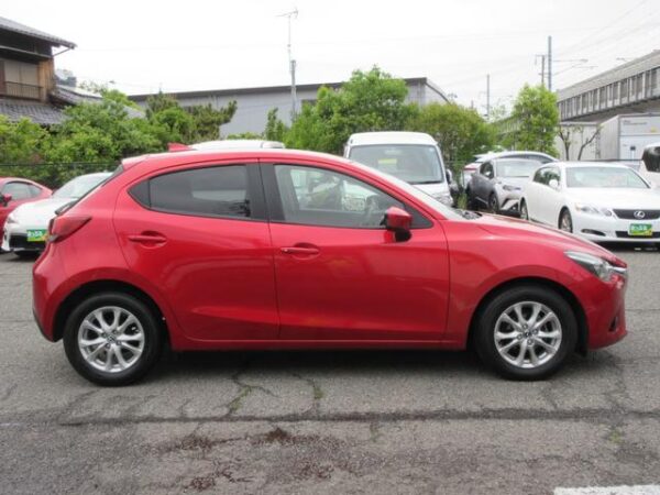 MAZDA DEMIO 2014 - Image 5