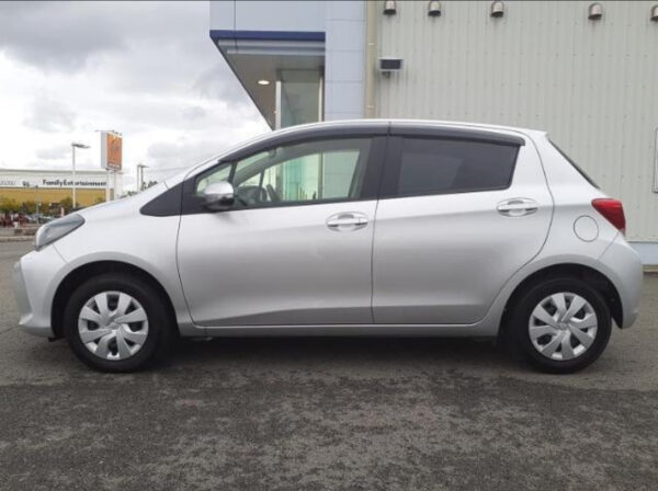 TOYOTA VITZ - Image 3