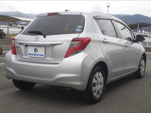 TOYOTA VITZ - Image 4