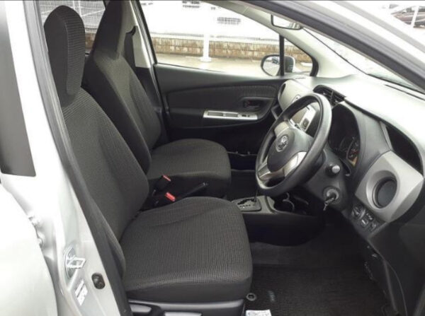 TOYOTA VITZ - Image 7