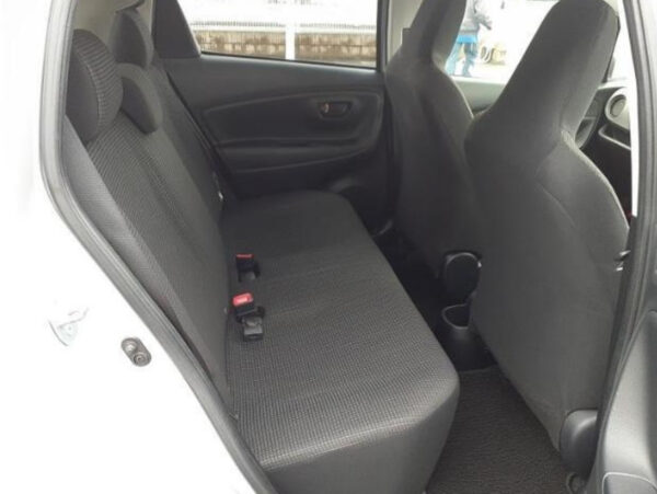 TOYOTA VITZ - Image 8