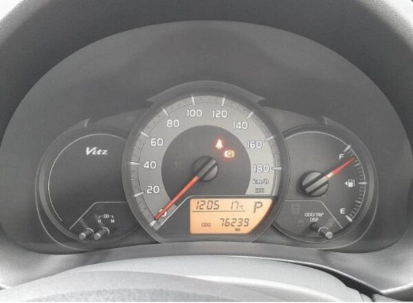 TOYOTA VITZ - Image 13