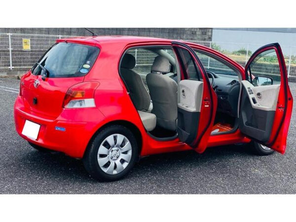 TOYOTA VITZ - Image 11
