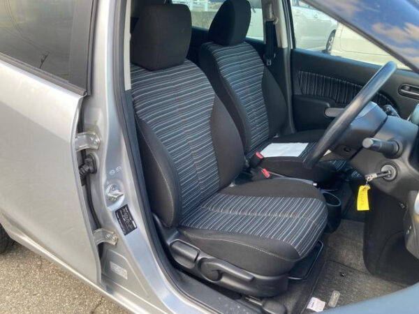 MAZDA DEMIO - Image 11