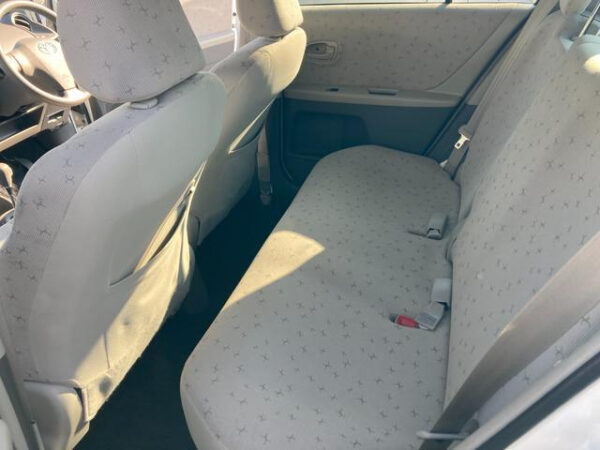 TOYOTA VITZ - Image 12