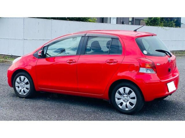 TOYOTA VITZ - Image 17